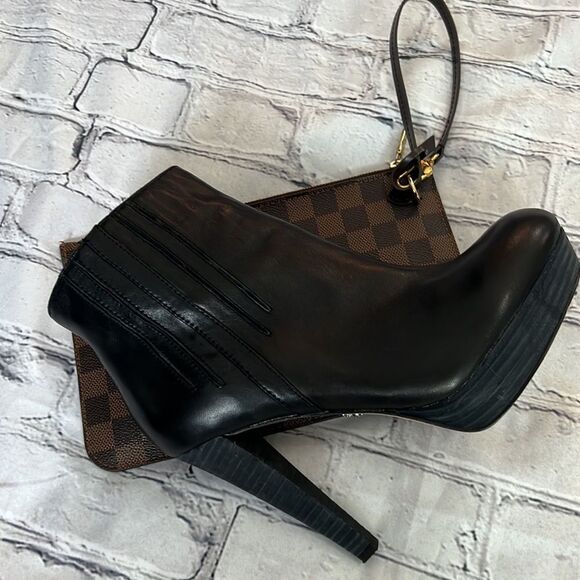 BCBG maxazria black leather ankle boots - Picture 2 of 13